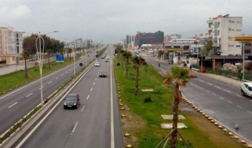 Degradohet rruga dytesore Tirane-Durres: Veshtiresi ne qarkullim dhe trafik